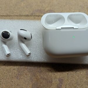Apple Air Pods Pro with Charging Case